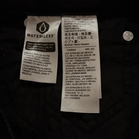 Classic Black Levi Women's Jeans with FLARE - Picture 5 of 6